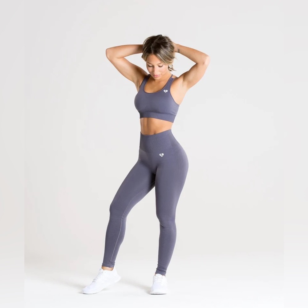 Women's Best Wear
POWER SEAMLESS LEGGINGS CHARCOAL SMALL